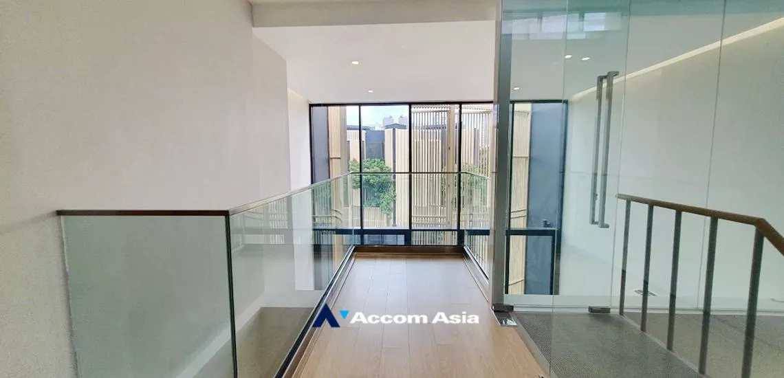 12  4 br Townhouse For Sale in Sukhumvit ,Bangkok BTS Thong Lo at New style premium with usable area AA32344