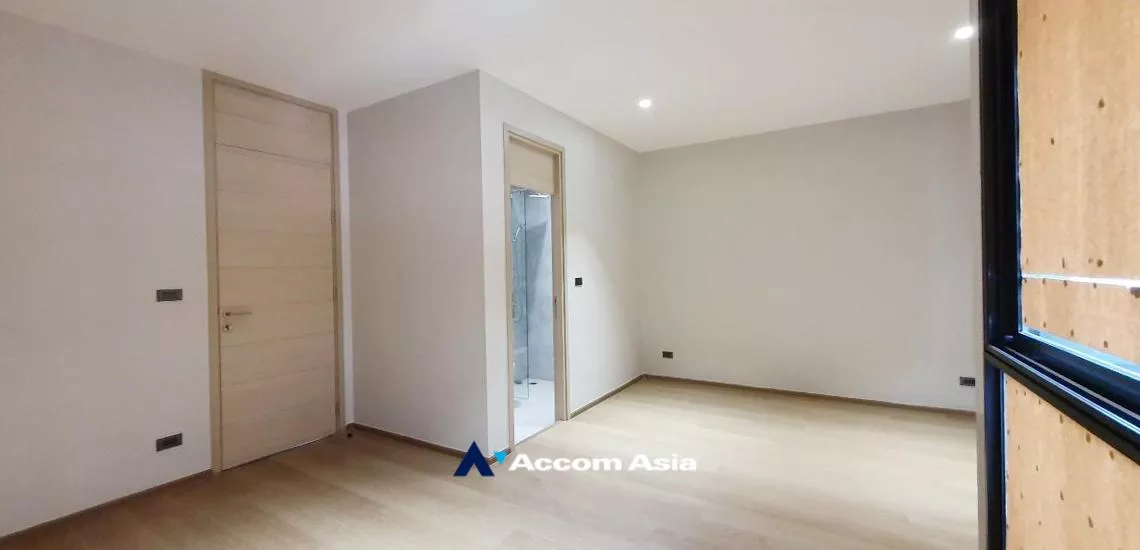 13  4 br Townhouse For Sale in Sukhumvit ,Bangkok BTS Thong Lo at New style premium with usable area AA32344