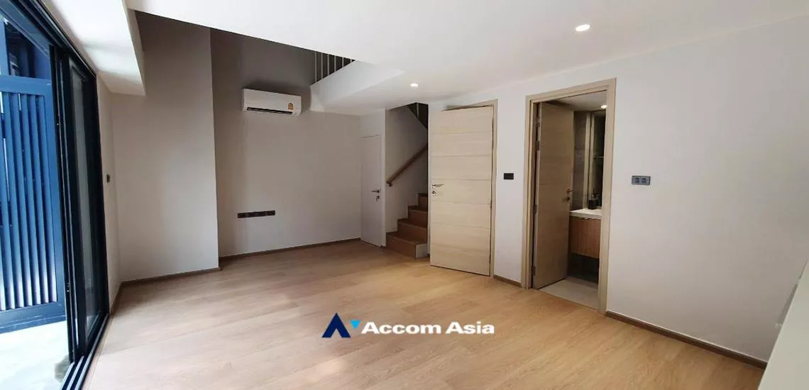 10  4 br Townhouse For Sale in Sukhumvit ,Bangkok BTS Thong Lo at New style premium with usable area AA32344