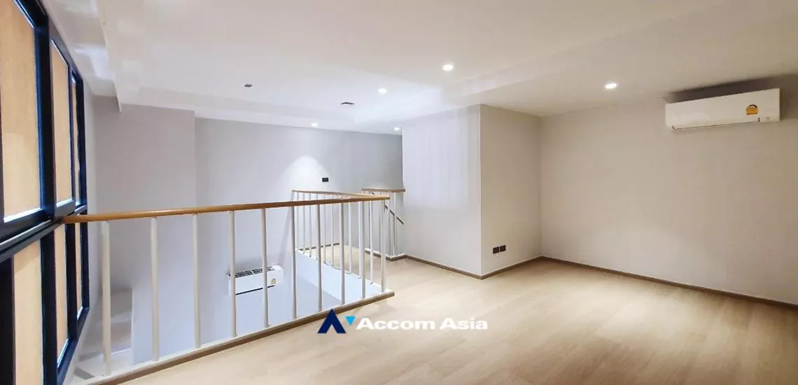19  4 br Townhouse For Sale in Sukhumvit ,Bangkok BTS Thong Lo at New style premium with usable area AA32344