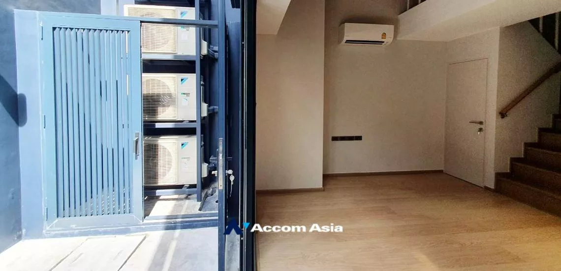 11  4 br Townhouse For Sale in Sukhumvit ,Bangkok BTS Thong Lo at New style premium with usable area AA32344