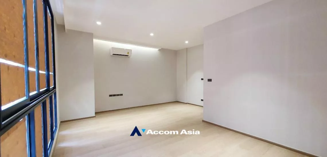 16  4 br Townhouse For Sale in Sukhumvit ,Bangkok BTS Thong Lo at New style premium with usable area AA32344