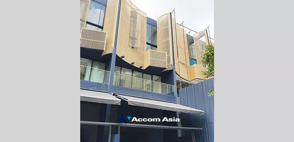  1  4 br Townhouse For Sale in Sukhumvit ,Bangkok BTS Thong Lo at New style premium with usable area AA32344