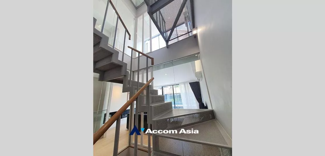 9  4 br Townhouse For Sale in Sukhumvit ,Bangkok BTS Thong Lo at New style premium with usable area AA32345
