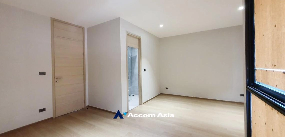 21  4 br Townhouse For Sale in Sukhumvit ,Bangkok BTS Thong Lo at New style premium with usable area AA32345