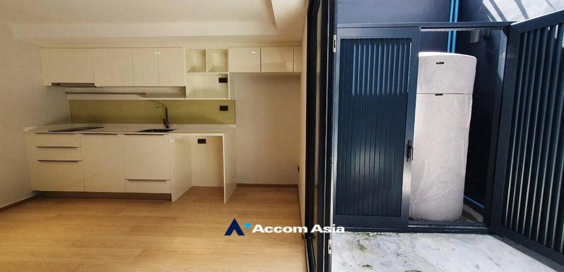 11  4 br Townhouse For Sale in Sukhumvit ,Bangkok BTS Thong Lo at New style premium with usable area AA32345