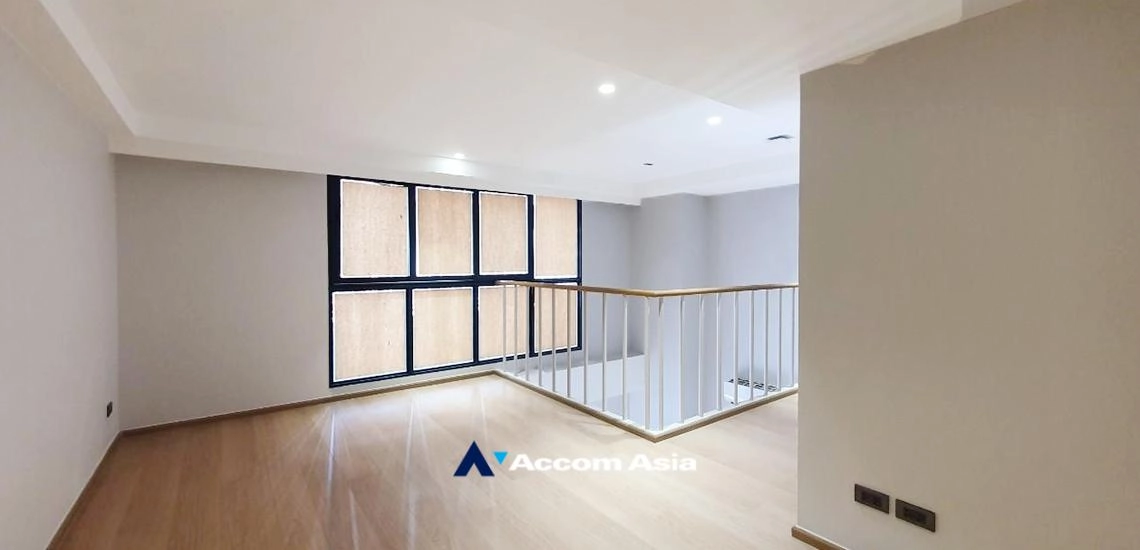 15  4 br Townhouse For Sale in Sukhumvit ,Bangkok BTS Thong Lo at New style premium with usable area AA32345