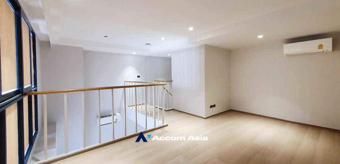 16  4 br Townhouse For Sale in Sukhumvit ,Bangkok BTS Thong Lo at New style premium with usable area AA32345