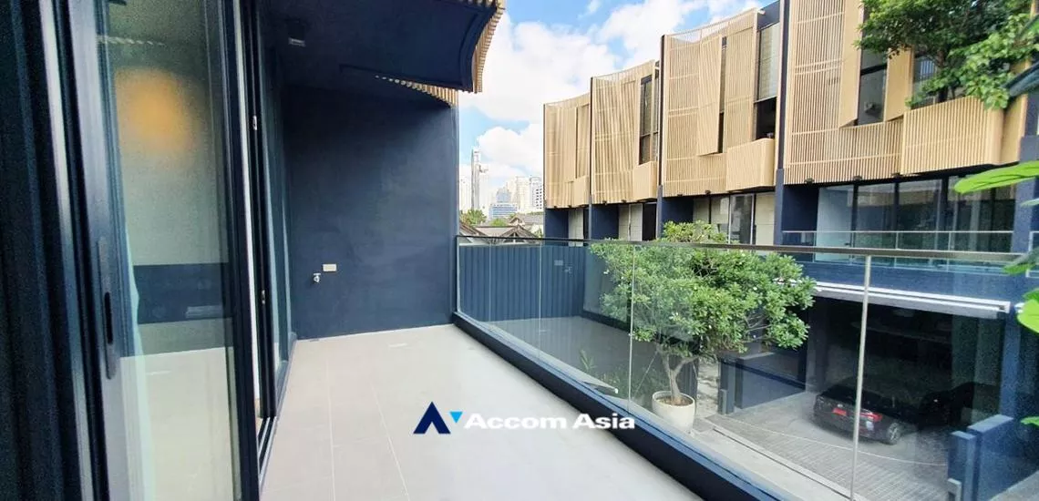 25  4 br Townhouse For Sale in Sukhumvit ,Bangkok BTS Thong Lo at New style premium with usable area AA32345