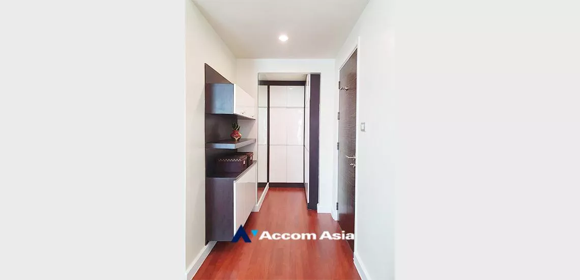  2 Bedrooms  Condominium For Sale in Charoennakorn, Bangkok  near BTS Krung Thon Buri (AA32350)