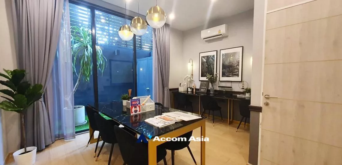 5  4 br Townhouse For Sale in Sukhumvit ,Bangkok BTS Bang Chak at Luxury Style in Prime Location AA32360