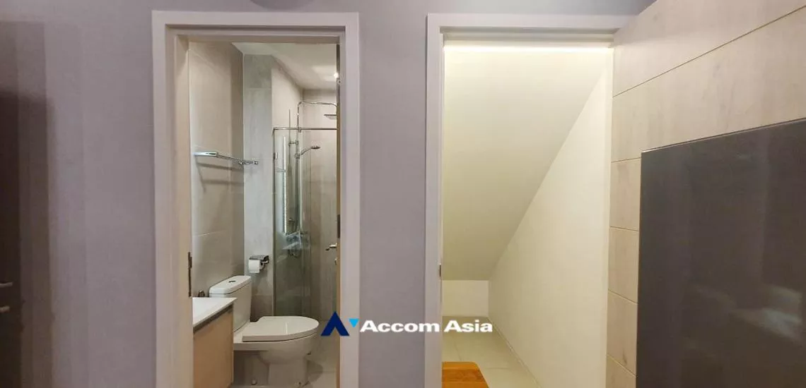 12  4 br Townhouse For Sale in Sukhumvit ,Bangkok BTS Bang Chak at Luxury Style in Prime Location AA32361