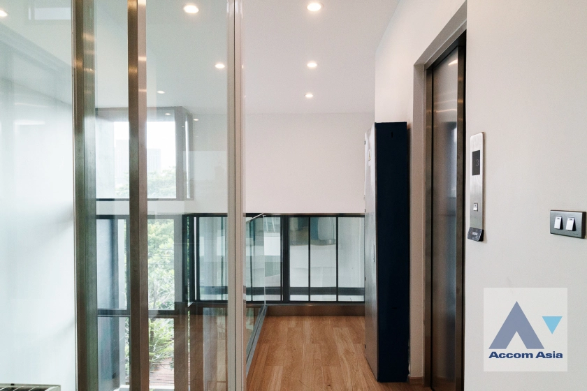 21  4 br Townhouse for rent and sale in Sukhumvit ,Bangkok BTS Bang Chak at Luxury Style in Prime Location AA32361