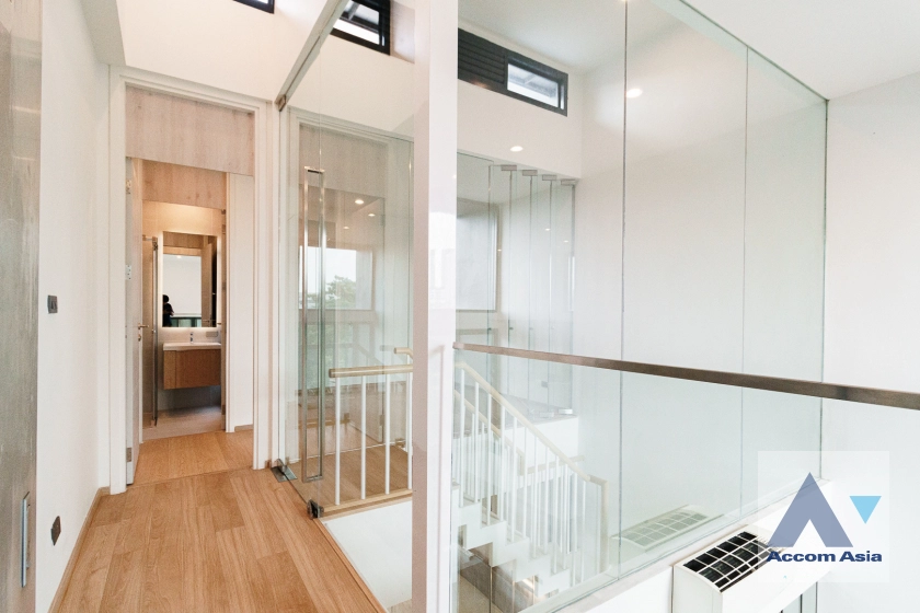 24  4 br Townhouse for rent and sale in Sukhumvit ,Bangkok BTS Bang Chak at Luxury Style in Prime Location AA32361