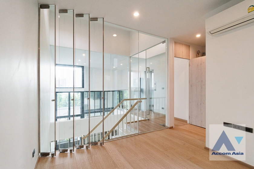 25  4 br Townhouse for rent and sale in Sukhumvit ,Bangkok BTS Bang Chak at Luxury Style in Prime Location AA32361