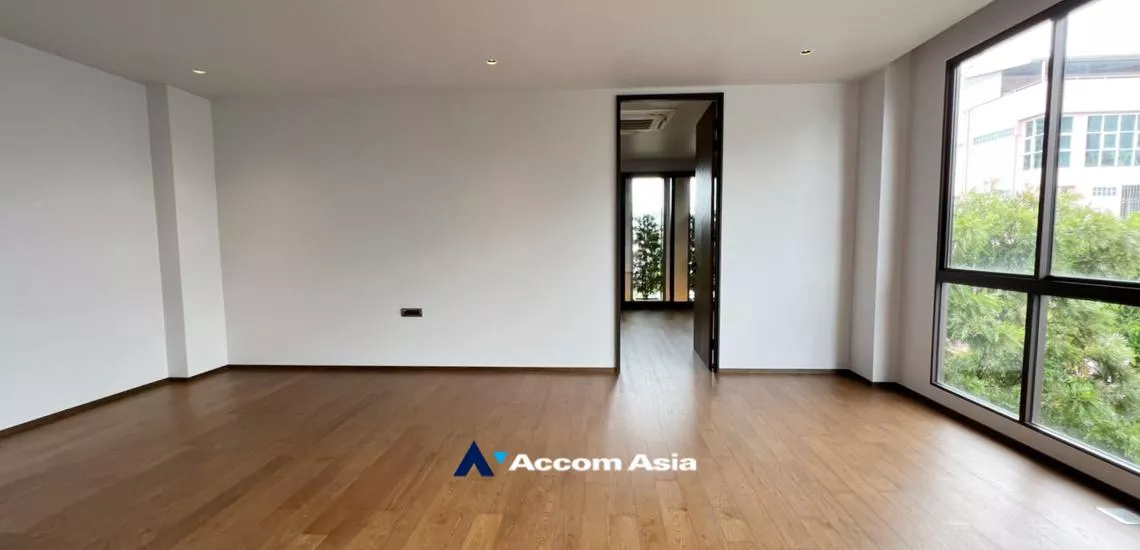 7  4 br House For Sale in Phaholyothin ,Bangkok BTS Ari at Luxury Spacious  Single House AA32366