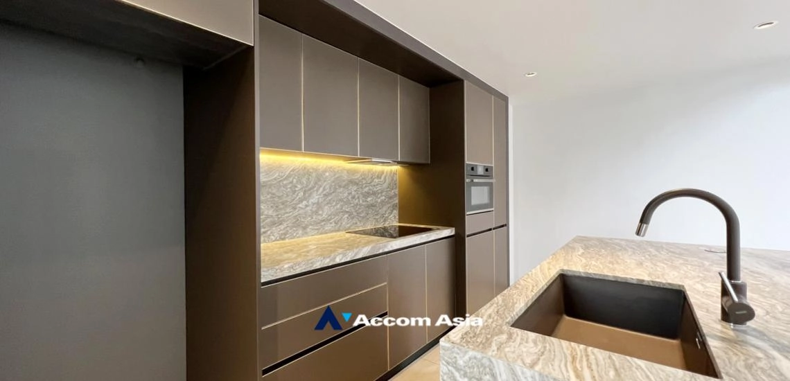 6  4 br House For Sale in  ,Bangkok BTS Ari at Luxury Spacious  Single House AA32366