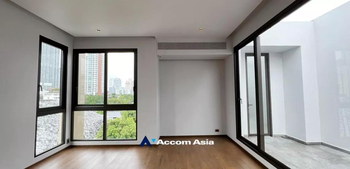 9  4 br House For Sale in Phaholyothin ,Bangkok BTS Ari at Luxury Spacious  Single House AA32366