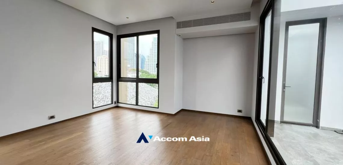 10  4 br House For Sale in Phaholyothin ,Bangkok BTS Ari at Luxury Spacious  Single House AA32366