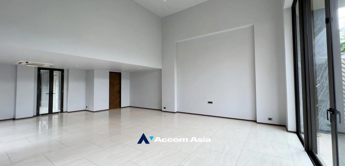 4  4 br House For Sale in  ,Bangkok BTS Ari at Luxury Spacious  Single House AA32366