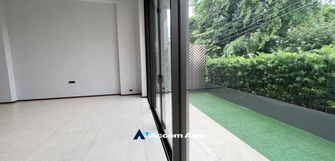 11  4 br House For Sale in Phaholyothin ,Bangkok BTS Ari at Luxury Spacious  Single House AA32366