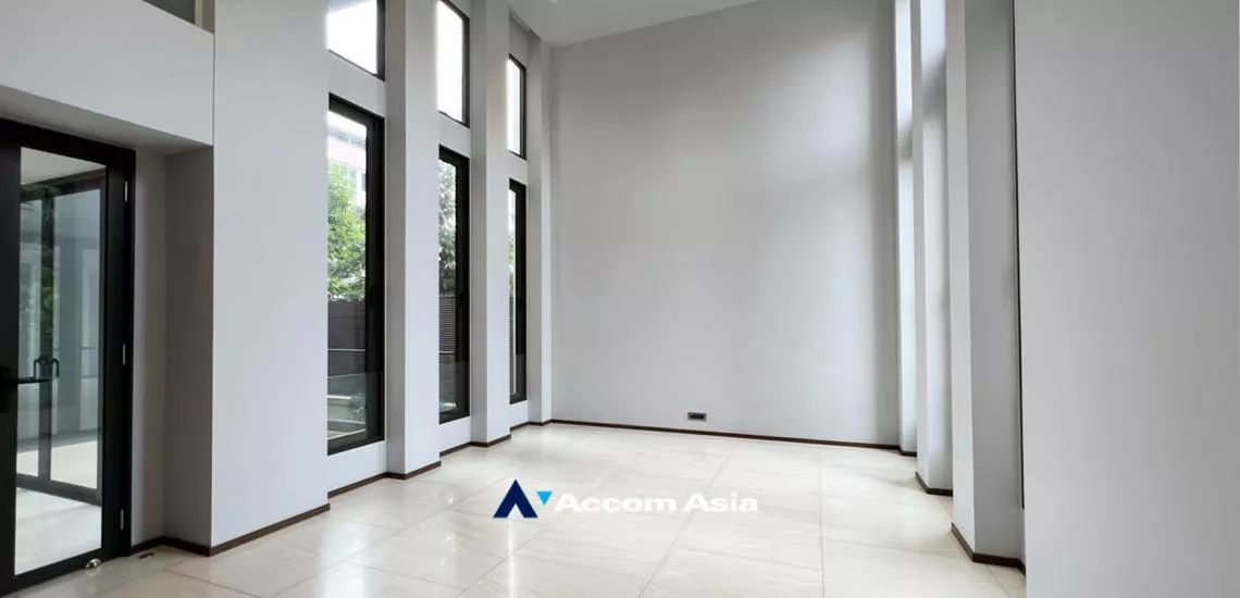  1  4 br House For Sale in Phaholyothin ,Bangkok BTS Ari at Luxury Spacious  Single House AA32366