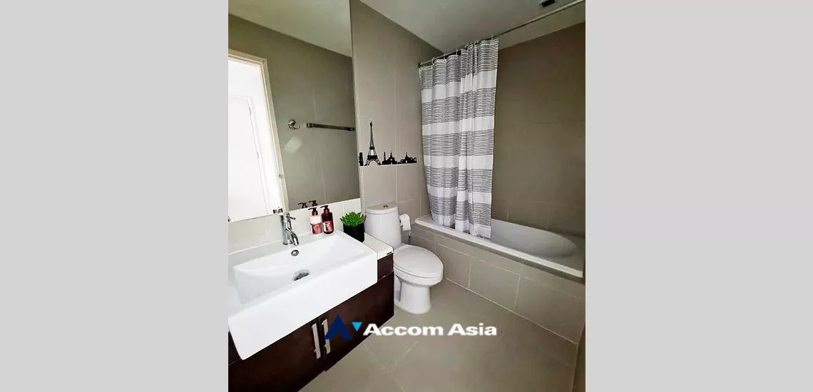  1 Bedroom  Condominium For Sale in Sukhumvit, Bangkok  near BTS Thong Lo (AA32372)