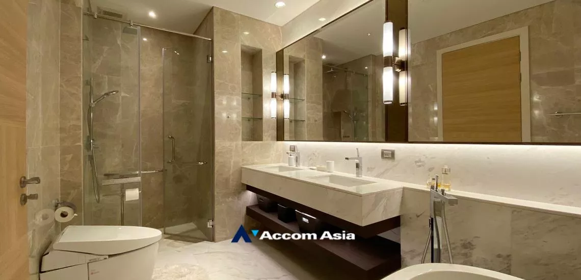 10  3 br Condominium For Rent in Ploenchit ,Bangkok BTS Chitlom at Sindhorn Residence AA32378