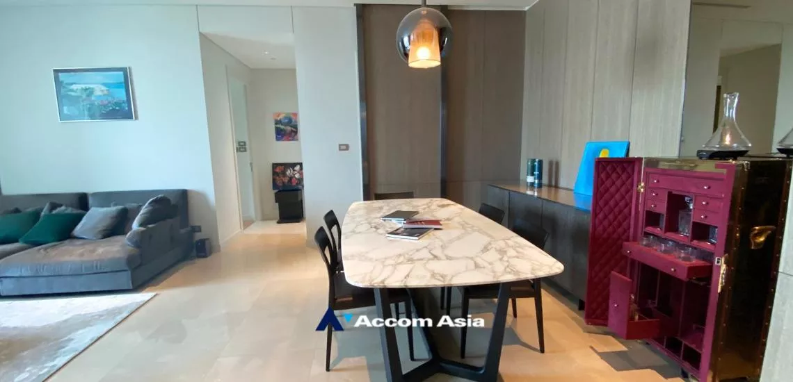 Fully Furnished |  3 Bedrooms  Condominium For Rent in Ploenchit, Bangkok  near BTS Chitlom (AA32378)