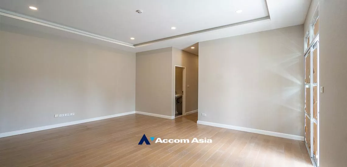 unit 2 Bedrooms  Condominium For Sale in Sukhumvit, Bangkok  near BTS Thong Lo (AA32380)