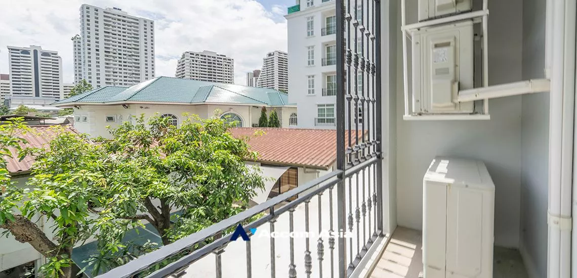 unit 2 Bedrooms  Condominium For Sale in Sukhumvit, Bangkok  near BTS Thong Lo (AA32380)