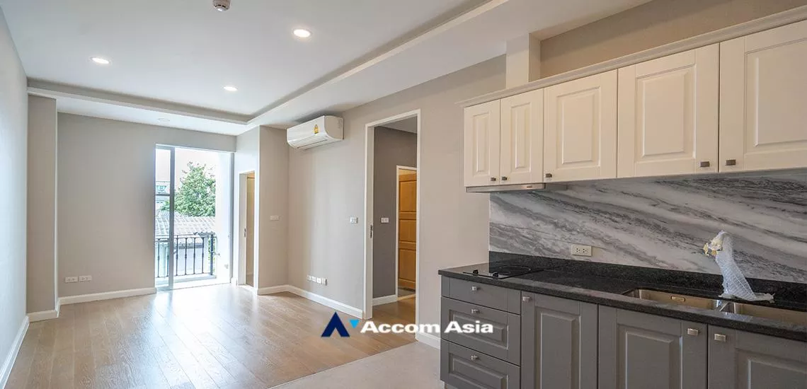 unit 1 Bedroom  Condominium For Sale in Sukhumvit, Bangkok  near BTS Thong Lo (AA32381)
