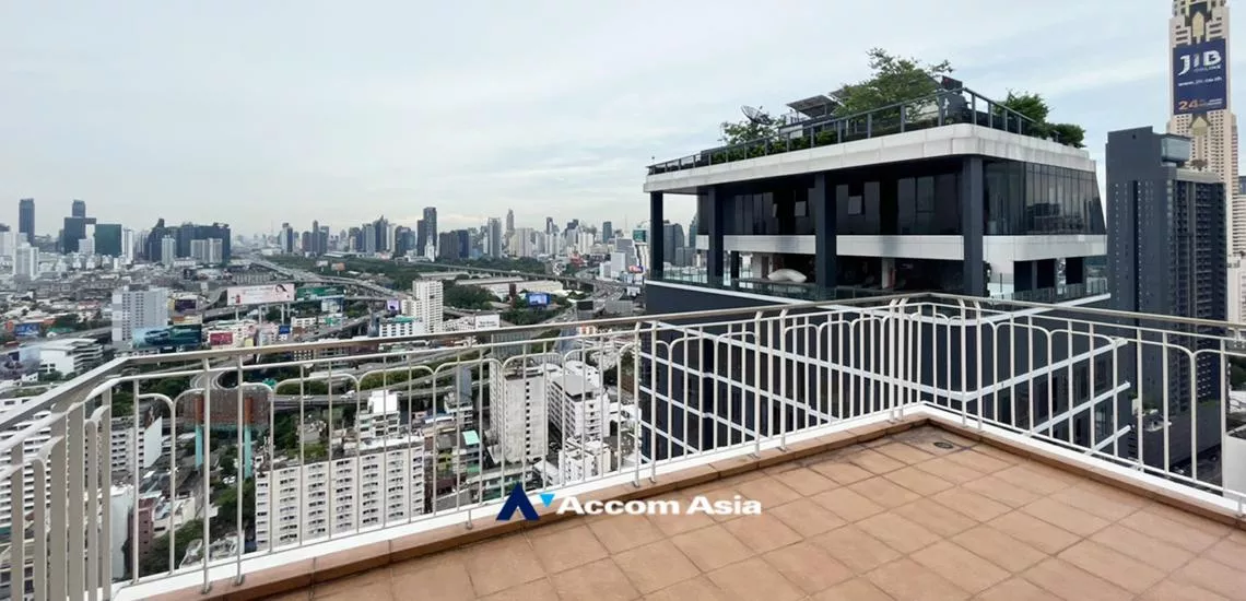 Huge Terrace, Duplex Condo, Penthouse |  3 Bedrooms  Condominium For Sale in Phaholyothin, Bangkok  near BTS Victory Monument (AA32383)