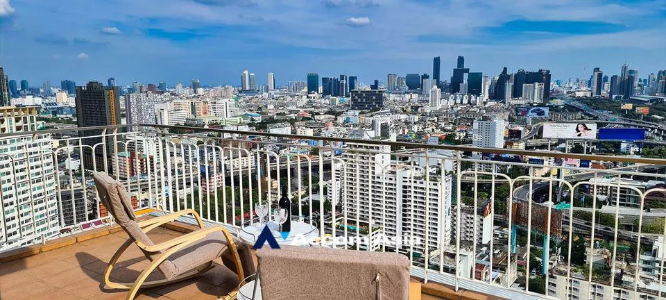 Huge Terrace, Duplex Condo, Penthouse |  3 Bedrooms  Condominium For Sale in Phaholyothin, Bangkok  near BTS Victory Monument (AA32383)
