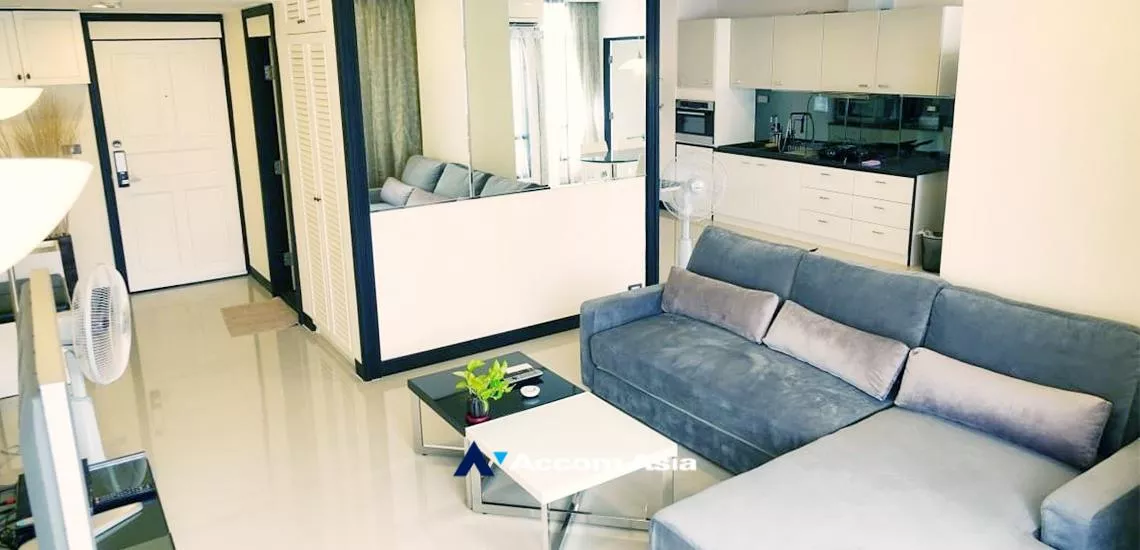  1 Bedroom  Condominium For Sale in Phaholyothin, Bangkok  near BTS Phaya Thai (AA32384)