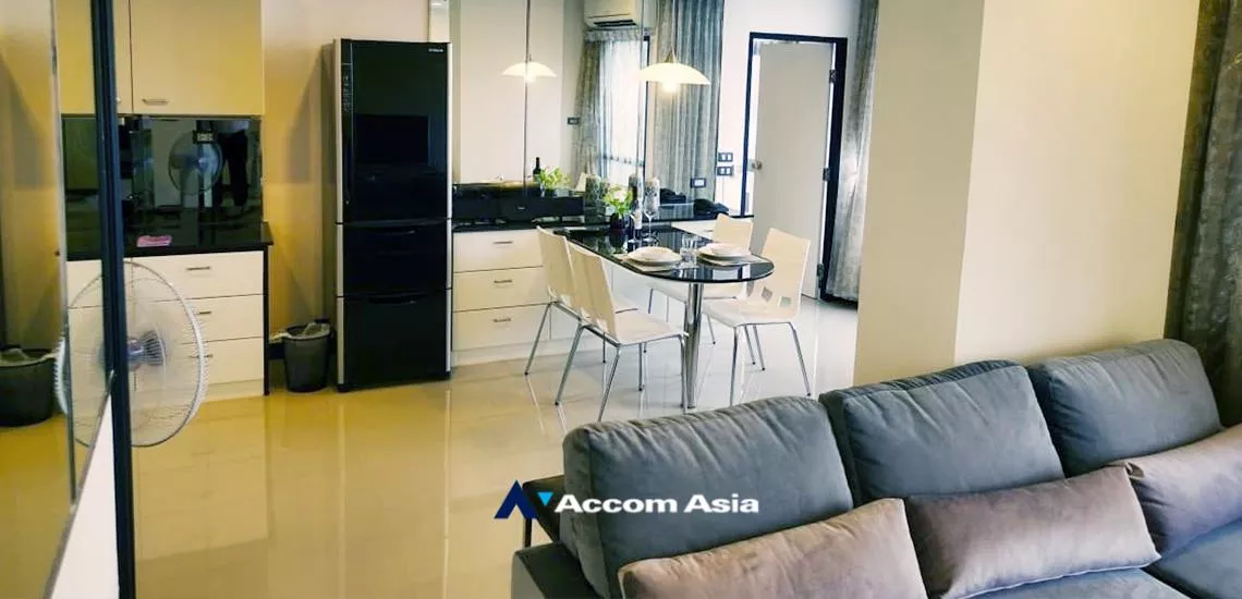  1 Bedroom  Condominium For Sale in Phaholyothin, Bangkok  near BTS Phaya Thai (AA32384)