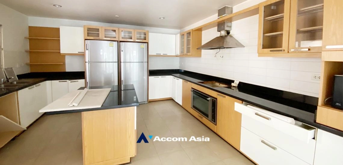 unit 3 Bedrooms  Apartment For Rent in Sukhumvit, Bangkok  near BTS Phrom Phong (AA32385)