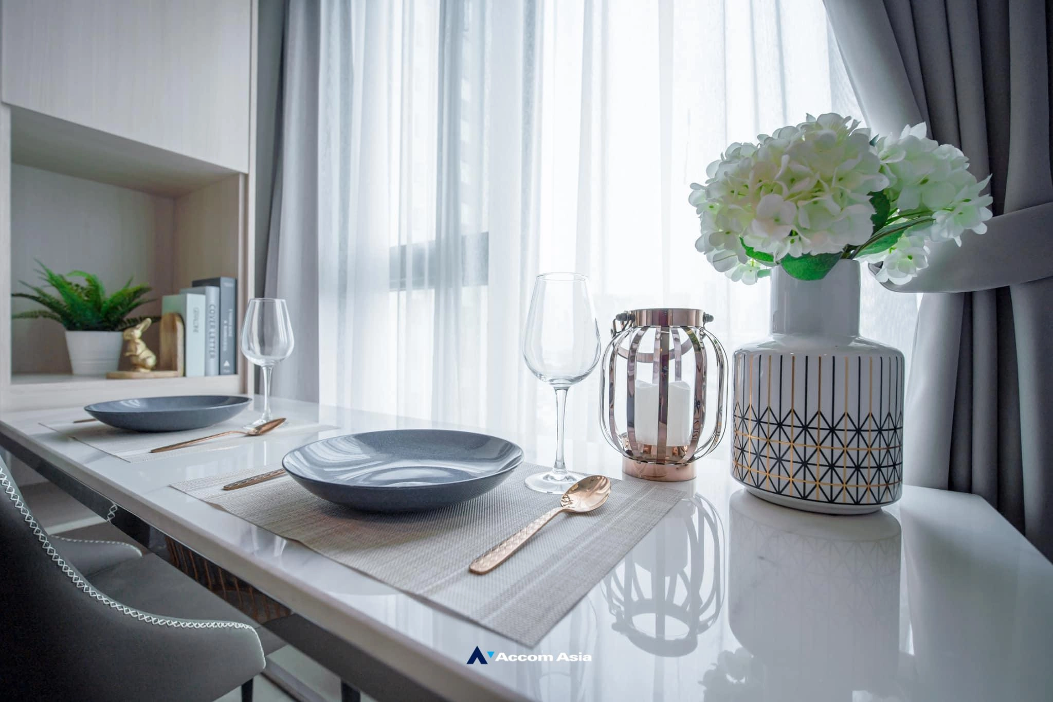 unit Studio  Condominium For Rent in Ploenchit, Bangkok  near BTS Ploenchit (AA32388)