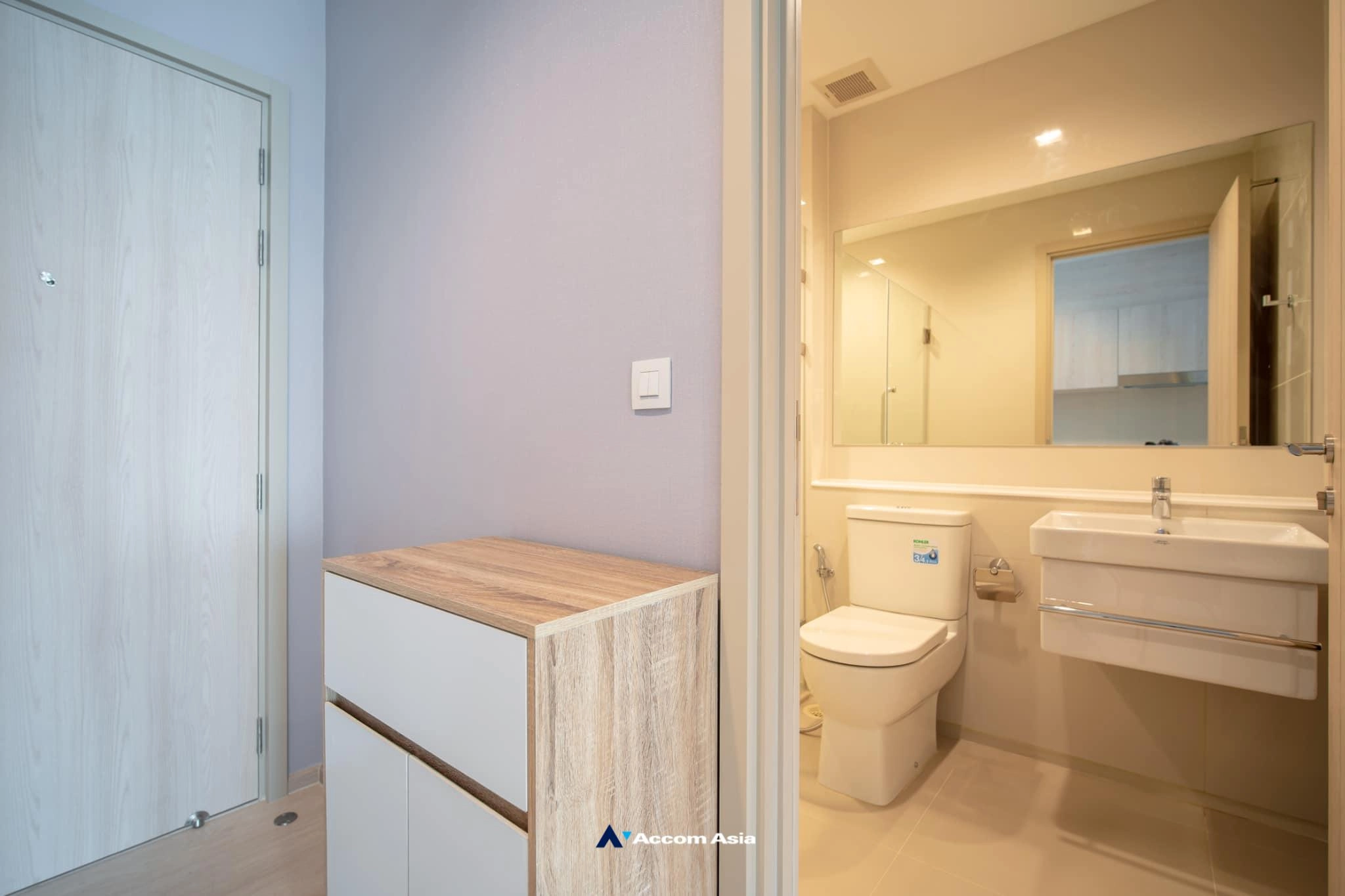 unit Studio  Condominium For Rent in Ploenchit, Bangkok  near BTS Ploenchit (AA32388)