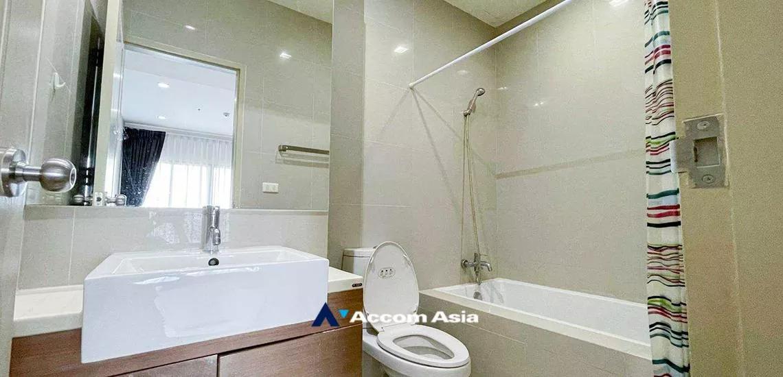  1 Bedroom  Condominium For Rent in Sukhumvit, Bangkok  near BTS Ekkamai (AA32394)