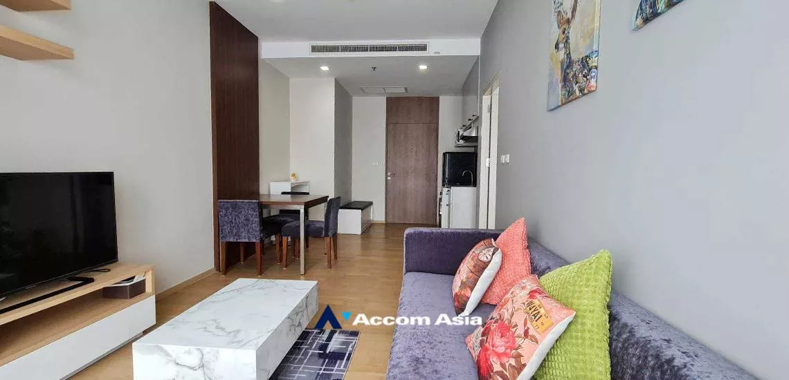  1 Bedroom  Condominium For Rent in Sukhumvit, Bangkok  near BTS Ekkamai (AA32394)
