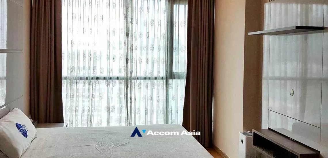  1 Bedroom  Condominium For Sale in Silom, Bangkok  near BTS Chong Nonsi (AA32413)