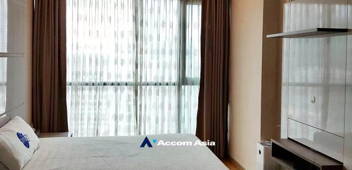 unit 1 Bedroom  Condominium For Sale in Silom, Bangkok  near BTS Chong Nonsi (AA32413)