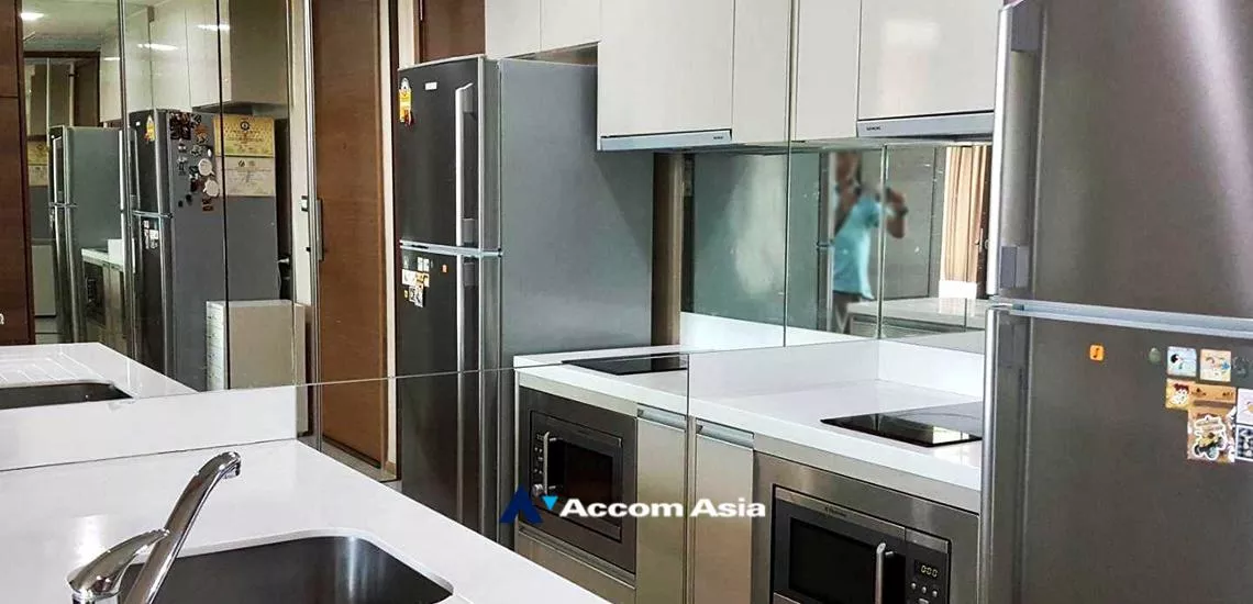 unit 1 Bedroom  Condominium For Sale in Silom, Bangkok  near BTS Chong Nonsi (AA32413)