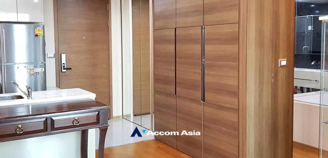 unit 1 Bedroom  Condominium For Sale in Silom, Bangkok  near BTS Chong Nonsi (AA32413)