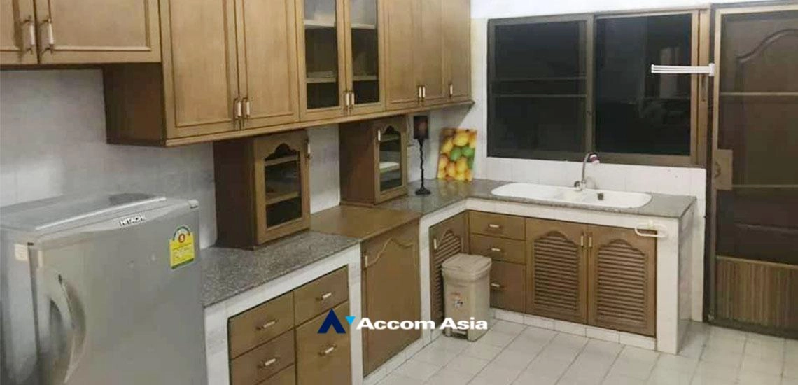 13  4 br Townhouse for rent and sale in Sukhumvit ,Bangkok BTS Phra khanong AA32424