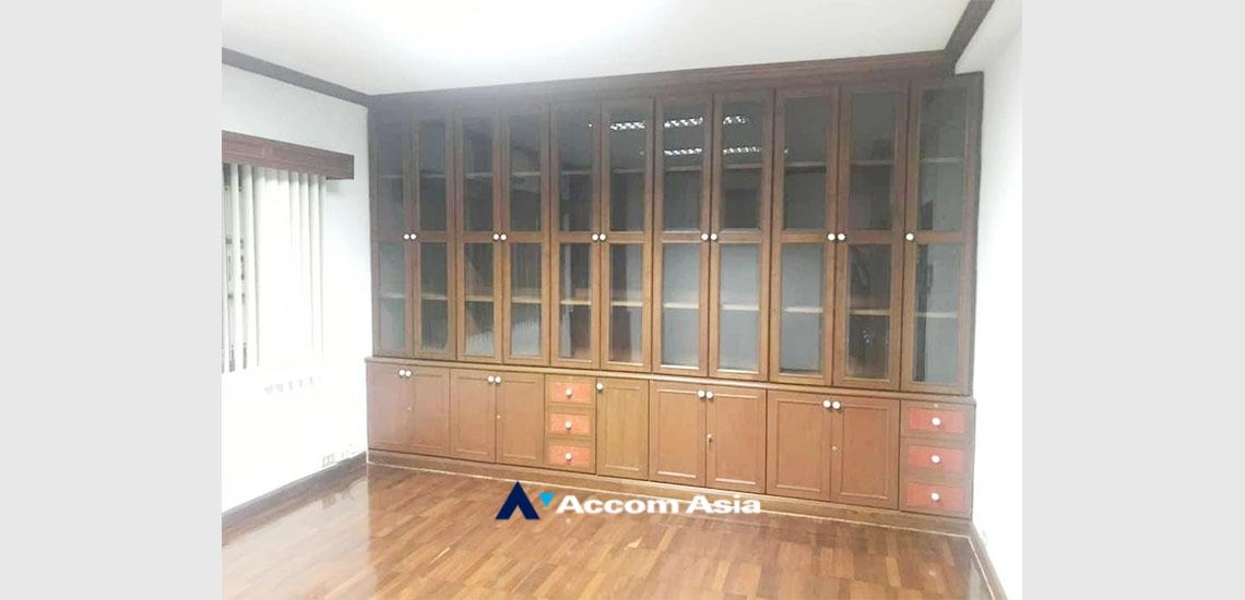 28  4 br Townhouse for rent and sale in Sukhumvit ,Bangkok BTS Phra khanong AA32424