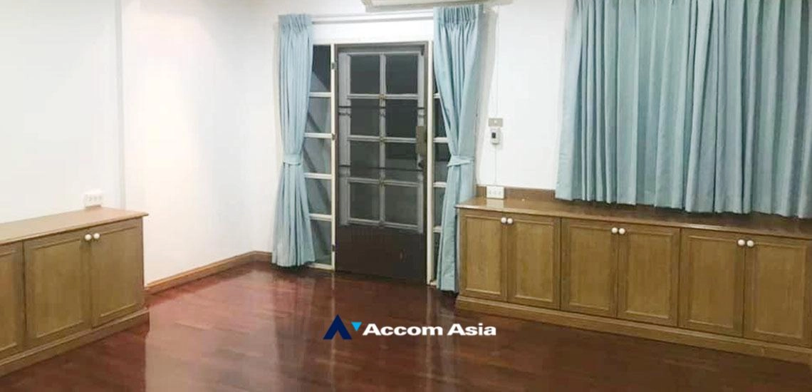 26  4 br Townhouse for rent and sale in Sukhumvit ,Bangkok BTS Phra khanong AA32424