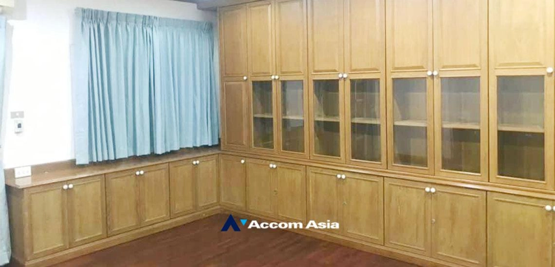 29  4 br Townhouse for rent and sale in Sukhumvit ,Bangkok BTS Phra khanong AA32424