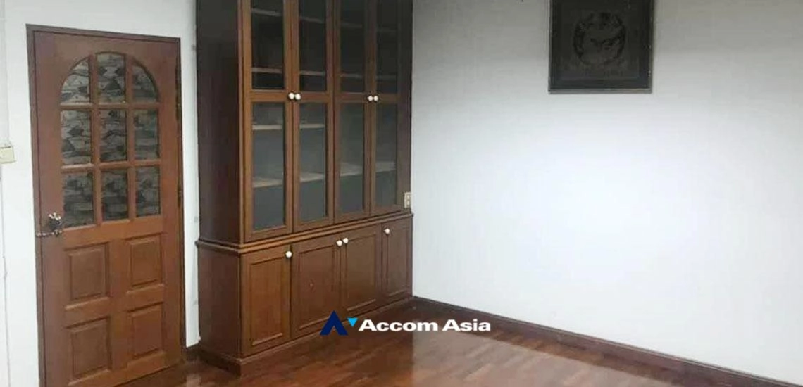 30  4 br Townhouse for rent and sale in Sukhumvit ,Bangkok BTS Phra khanong AA32424